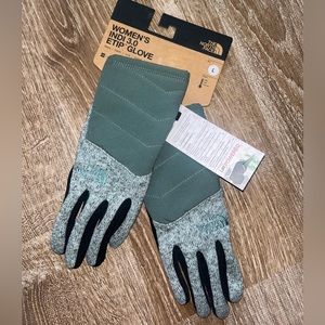 NWT Women’s North Face Gloves